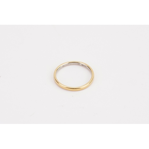 97 - A 22ct gold and platinum set wedding band. Weight 2.6g. Size Q.