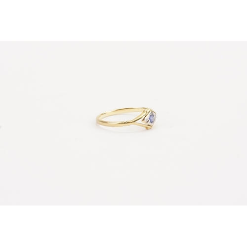 101 - A 18ct gold sapphire ring, set with one pale sapphire. Weight 1.6g. Size L.