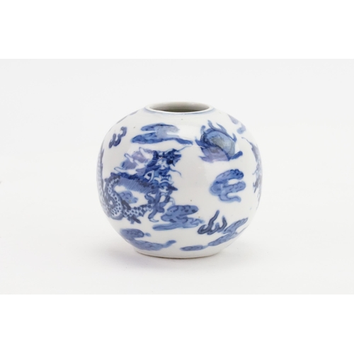 862 - A Chinese Blue & White Four Clawed Dragon decorated in the clouds Brush Washer with a seal mark. Mea... 