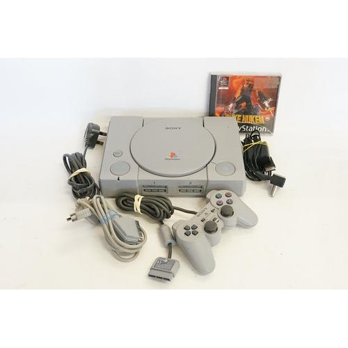 532 - An Original Playstation 1 Consoles with Hand Controller & Leads along with a Boxed Game 