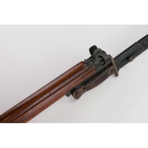 339 - An English WWII Bolt Action 