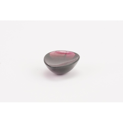 203D - A large pearl shaped single cabochon garnet, approximatley 2.7cm x 2.2cm. 1cm deep. Weight 10g.