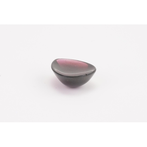 203D - A large pearl shaped single cabochon garnet, approximatley 2.7cm x 2.2cm. 1cm deep. Weight 10g.