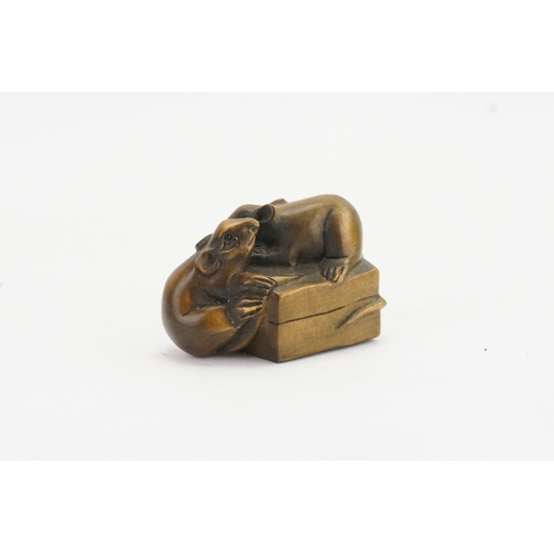 909A - A 19th Century Japanese Netsuke boxwood decorated with rats. 5cm. Signed.