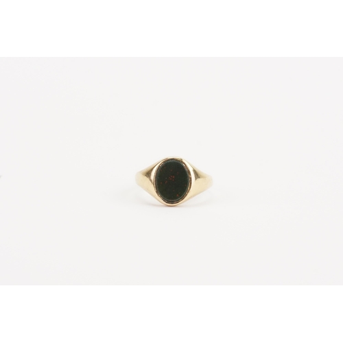 127 - A 9ct gold ring set with a bloodstone. Marked NBS. Weight 2.8g. Size N.