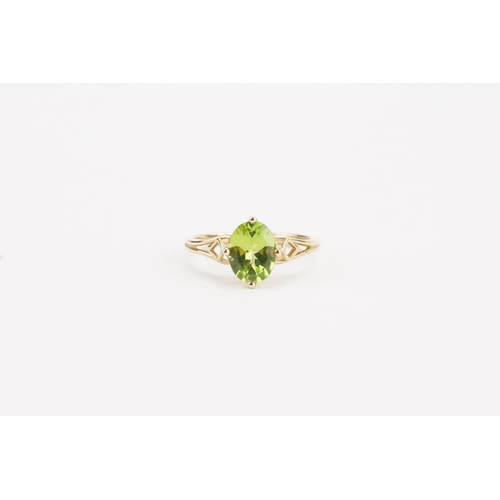 64 - A 9ct green stone set ring. Stone approximately 9.6mm x 7.2mm. Weight 2.8g. Size S.