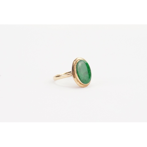 139 - A 14ct gold green stone set ring. Weight 3.9g. Size N.