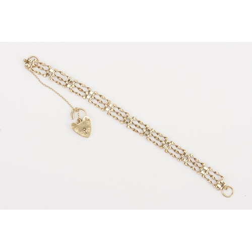 162 - A 9ct gold gate bracelet, set with a love heart lock. Weight 8.7g.