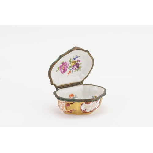 188 - A 19th century Napoles porcelain brass mounted gold gilt floral Meissen design snuff box. Decorated ... 