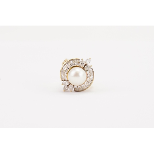 155 - A stunning 18ct gold pearl and diamond set ring, set with a pearl approximately 10.2mm. Set with 6 m... 