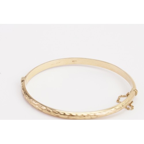 136 - A sweet 9ct gold gate bracelet with safety chain & engraved decoration.