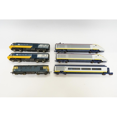 239 - A 2-Car Inter-City Unit, a 3-Car Euro Star Set & a BR 33105 Diesel Locomotive.