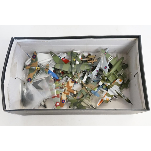 159 - A Collection of 20+ unboxed model planes.