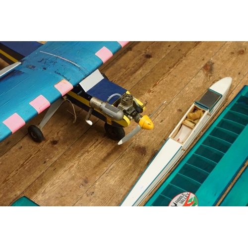 439 - A Large Radio Control Plane with Engine. Measuring: 110cms long x 140cms Wingspan. Along with a Glid... 