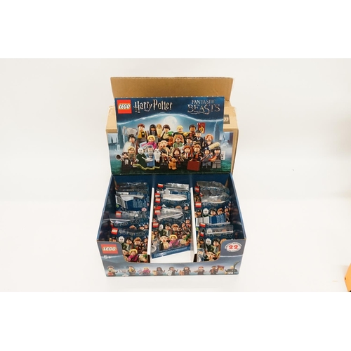 533 - A LEGO Minifigures Harry Potter Display Stand including Poly Bags, all Opened, to include 22 x Figur... 