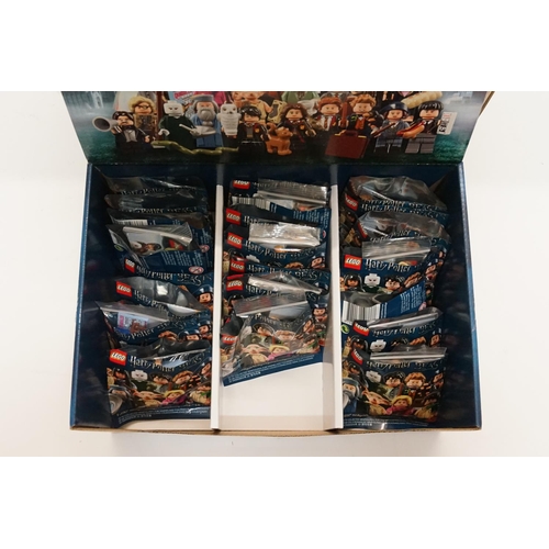 533 - A LEGO Minifigures Harry Potter Display Stand including Poly Bags, all Opened, to include 22 x Figur... 