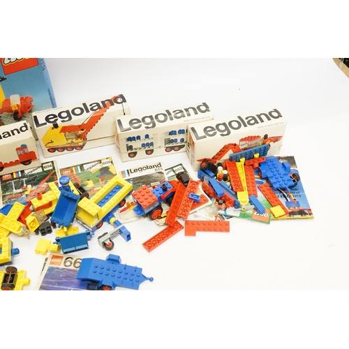 536 - A Collection of Vintage LEGO to include LEGO Land Set 6373, 643, 645, 647, 622,601, 644, 642, instru... 