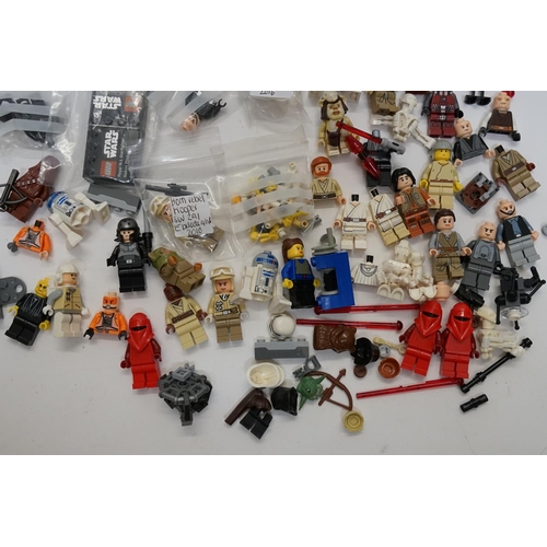 524 - A Collection of LEGO Star Wars figures to include Luke Skywalker (Sealed), various other characters ... 