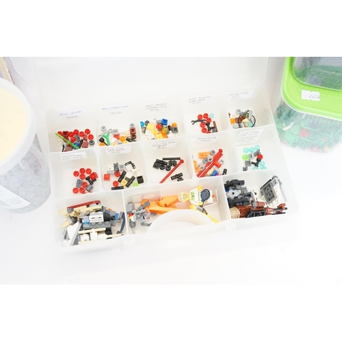 526 - A Collection of various LEGO accessories & Bricks to include Light & Dark Grey Tiles, Figurine Plate... 