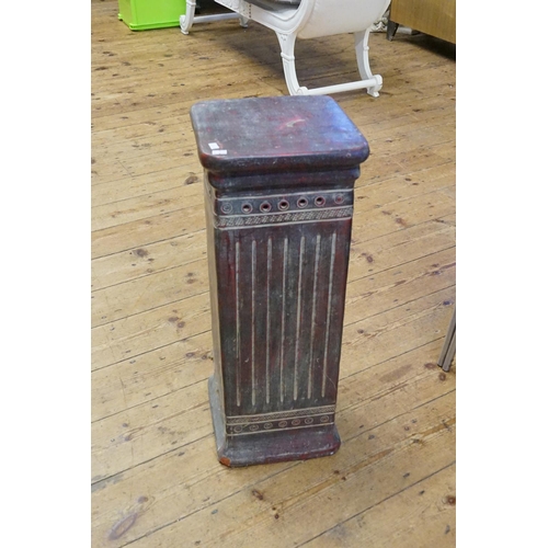 601 - A modern Patinated Pedestal in decoration. Measuring: 72cms high.