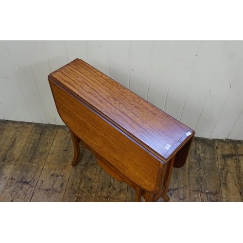 592 - An Edwardian Satin Walnut Sycamore  & Ebony Banded Sutherland Table. Measuring: 60cms long x 18cms a... 