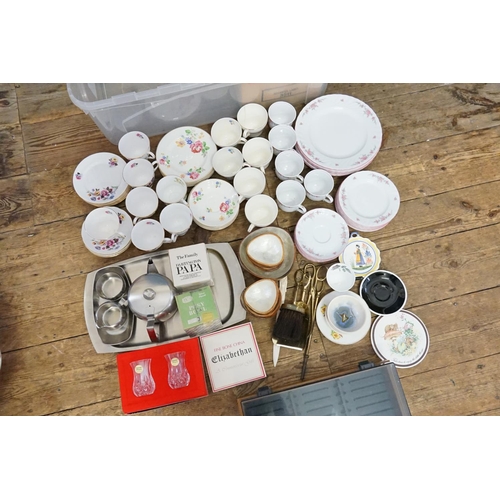 745 - A Part Tea Set made by Mid Winter in the Garden Flowers pattern, Welden No: 79 Part Tea Set, Meakin ... 