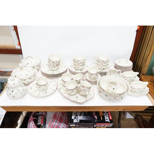 752 - A Large Villeroy & Boch Dinner Set in the 