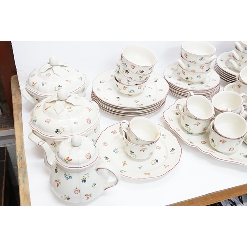 752 - A Large Villeroy & Boch Dinner Set in the 
