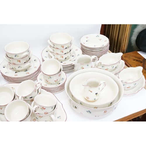 752 - A Large Villeroy & Boch Dinner Set in the 