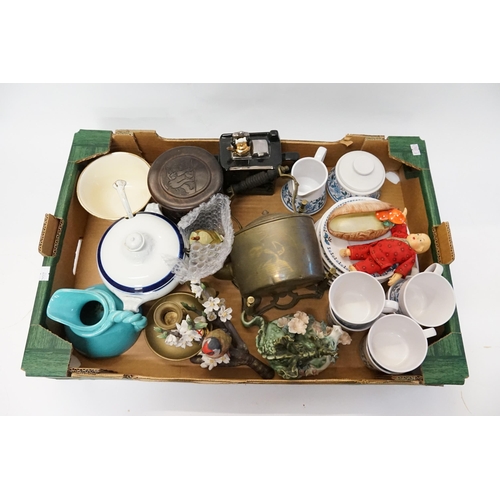 780 - A Lot containing Floral Bocage Groups, Kettle on Stand, Noritake Coffee Set, etc.