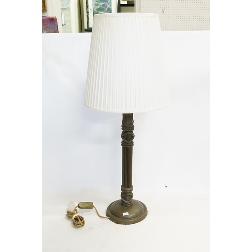 989 - A Grass effect Table Lamp with Shade.