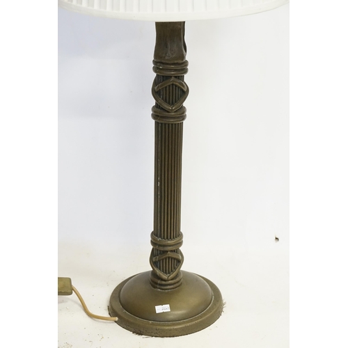 989 - A Grass effect Table Lamp with Shade.