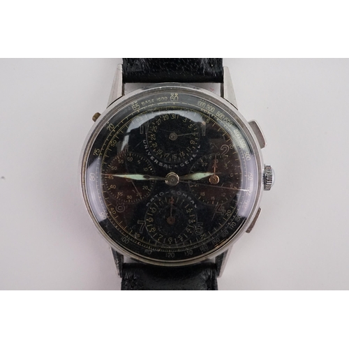 188 - A Universal Genève Compax Vintage Dato Compax, Chronograph Caliber 287. With a rare black dial, in s... 