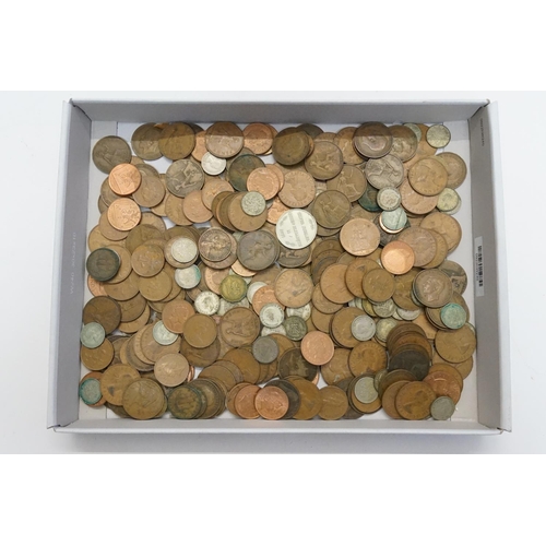 241 - A Large Tray of Coins to include 6d's, 1d's, Half d's, Pennies, etc. 100+.