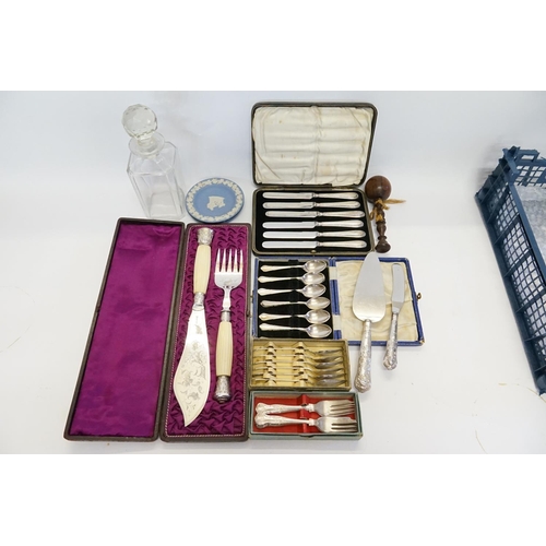 74 - Silver/Silver Plated Handled Butter Knife, Pie Slice, Fruit Knives, Grapefruit Spoons, Fish Carvers,... 