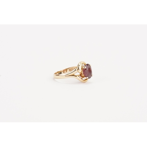 114 - A 14ct gold oval garnet set ring. Weight 3.7g. Size N.