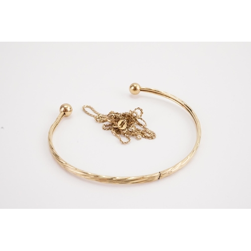 139 - A 9ct gold broken chain, along with a 9ct gold bangle. Total gold weight 4.3g.