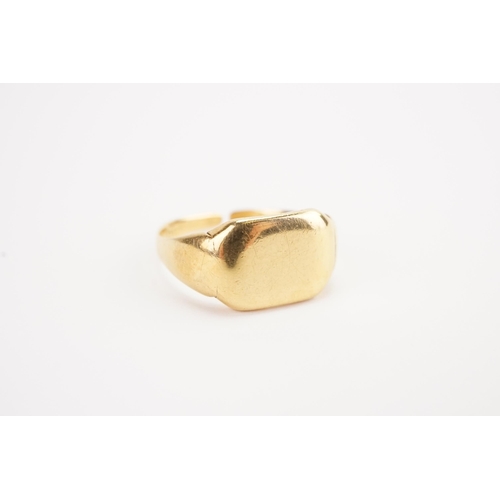 145 - A 18ct gold gentleman's signet ring. Weight 7.1g. AF