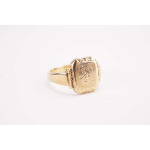 147 - A 9ct gold gentleman's signet ring. Weight 5.6g. Size S.