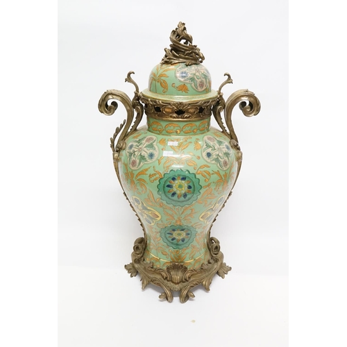 Lot 829       