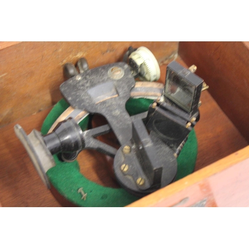 1036 - A WW2 Bubble Sextant Mark V111 made by H. Hughes & Son Limited, London, Ref No: 6B/118. No: 466 in O... 