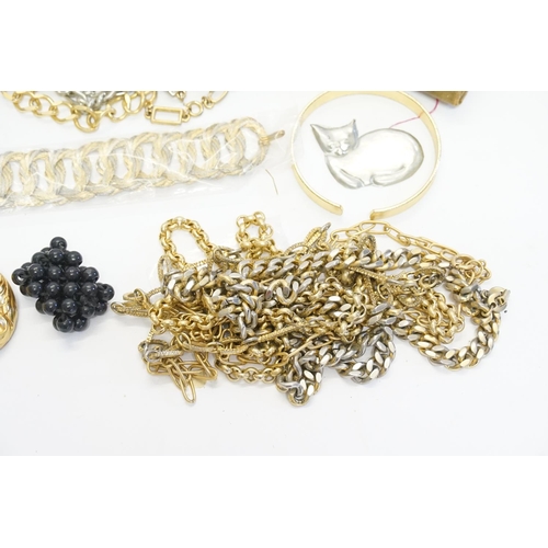 165 - A Collection of Costume Jewellery to include a Gold coloured Chain, Neck Cuff, etc.