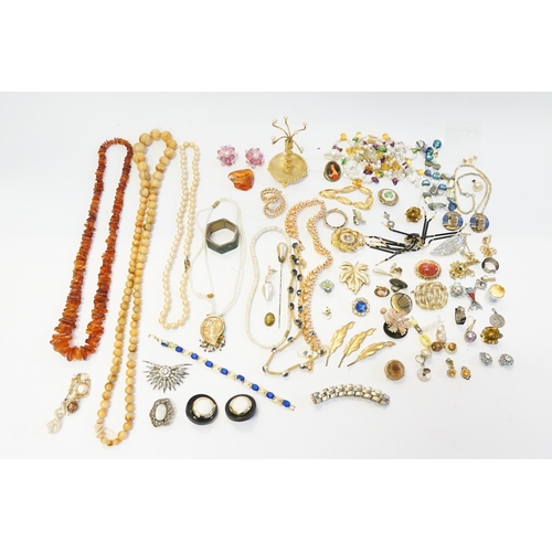 178 - A Collection of Costume Jewellery to include Brooches, Chains, Bangles, Beads, Earrings, etc