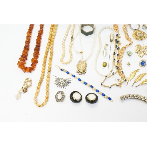 178 - A Collection of Costume Jewellery to include Brooches, Chains, Bangles, Beads, Earrings, etc