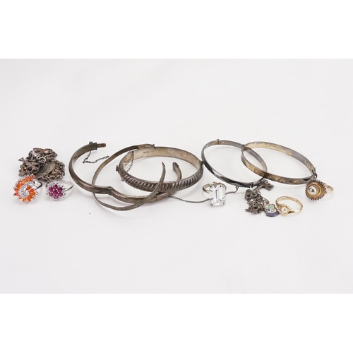 181 - A collection of various silver items, to include bangles and rings.