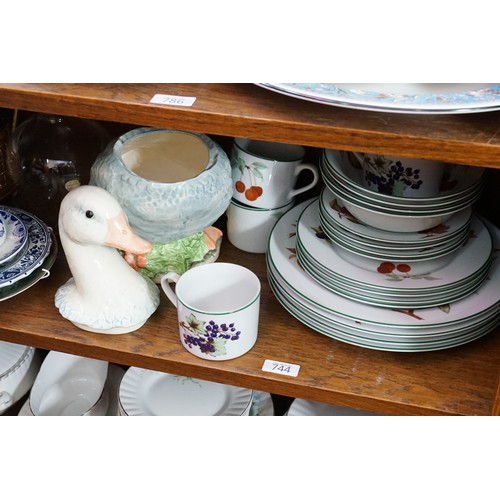 744 - A quantity of Royal Worcester Evesham Vale, Collector's Plates, Cookie Jar, etc.