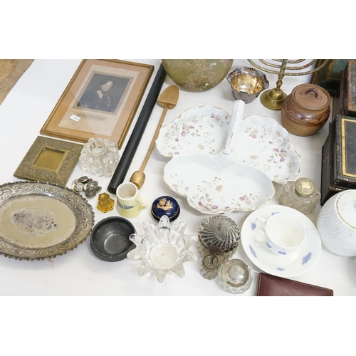 780 - A Box of Collectables to include a Decanter & Stopper, Inkwells, Jugs, PLate, Glass Bottle, etc. Nee... 