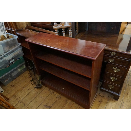 507 - A Stained as Mahogany Open Bookcase. Measuring: 94cms across x 74cms high x 28cms deep.