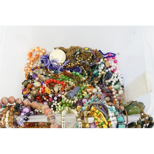 195 - A collection of costume jewellery to include bangles, bead necklaces etc.