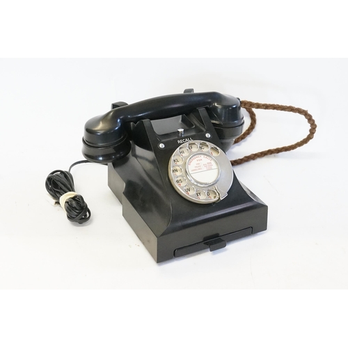 727 - A Vintage Bakelite Recall Telephone in Excellent Condition.